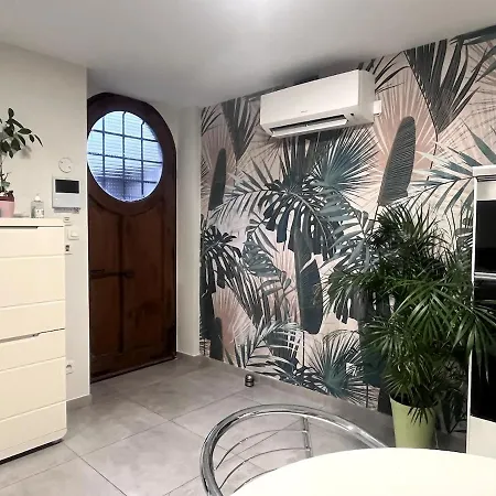Apartment T2 With Private Garden And Parking Le Victor *