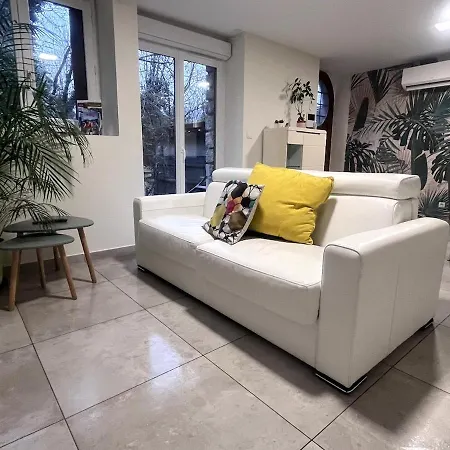 Appartamento T2 With Private Garden And Parking Le Victor