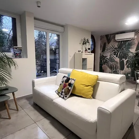 Apartment T2 With Private Garden And Parking Le Victor